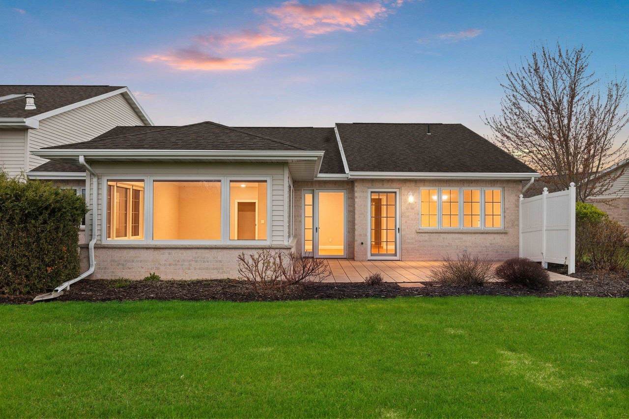 1633 Twin Lakes Circle - Photo 1