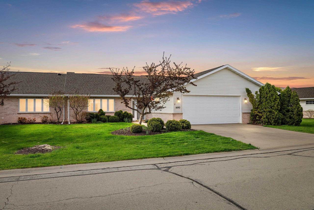 1692 Twin Lakes Circle - Photo 1