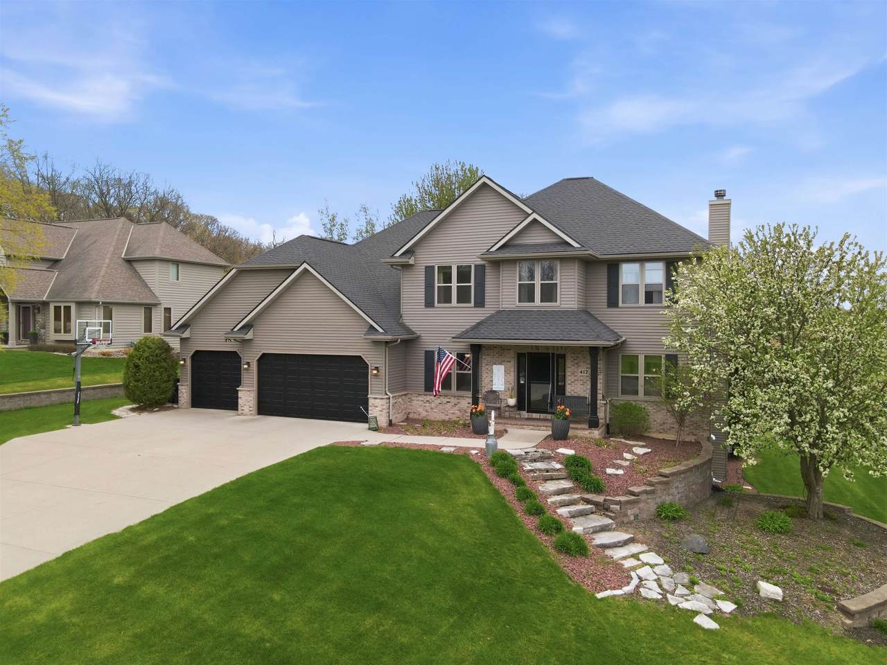 412 Ledgewood Drive - Photo 1