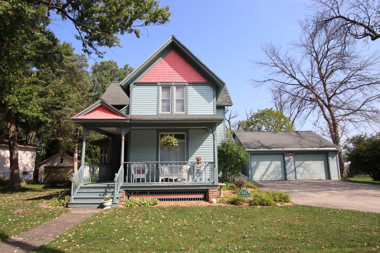 542 Hill Street - Photo 1