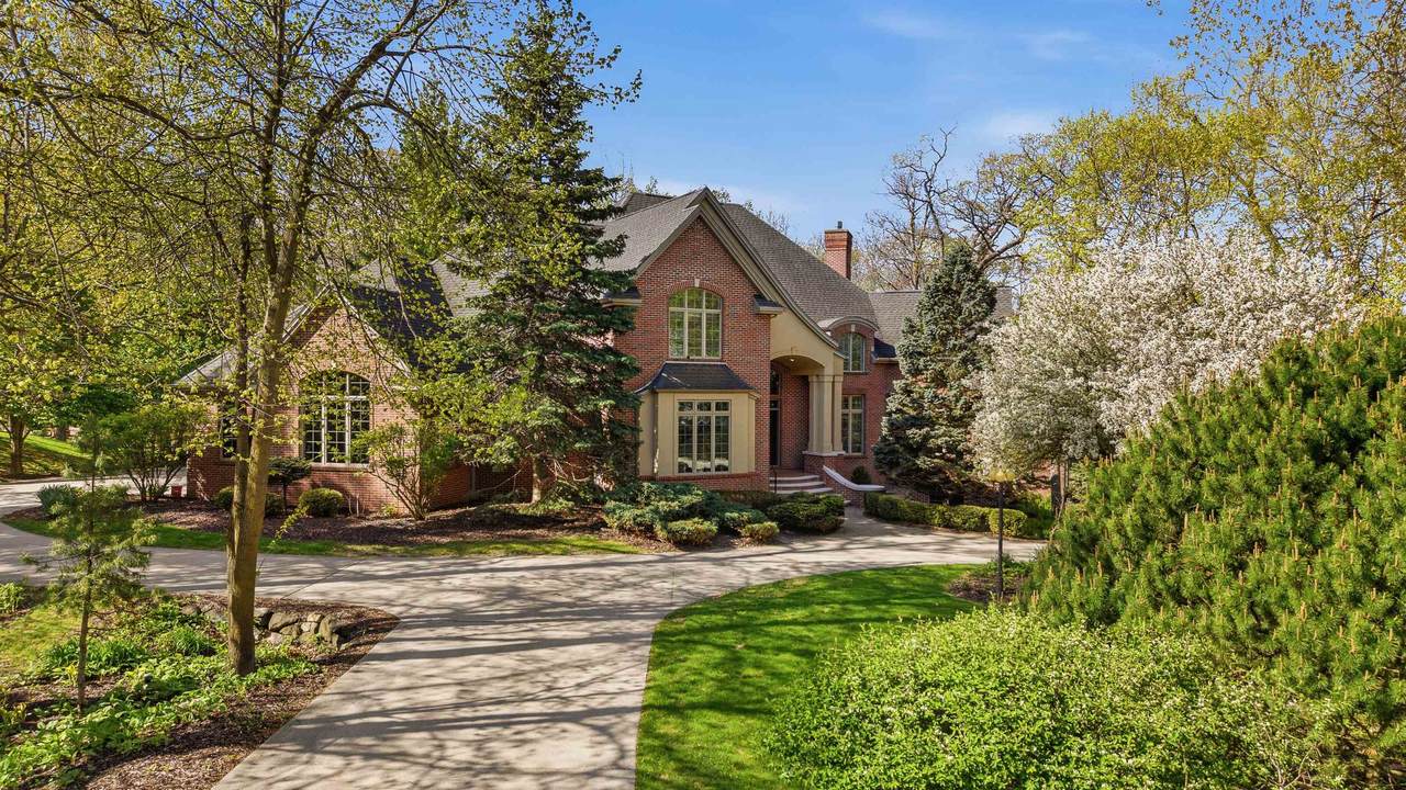 384 Ledgewood Drive - Photo 1