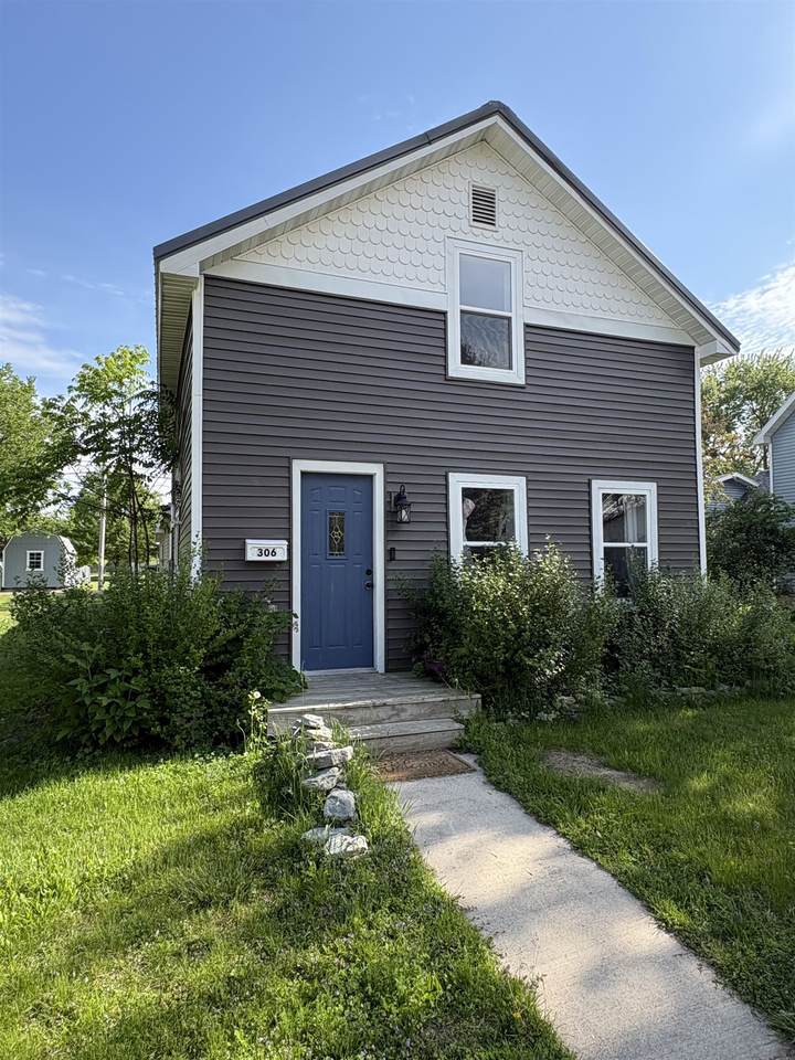 306 2ND Street - Photo 1