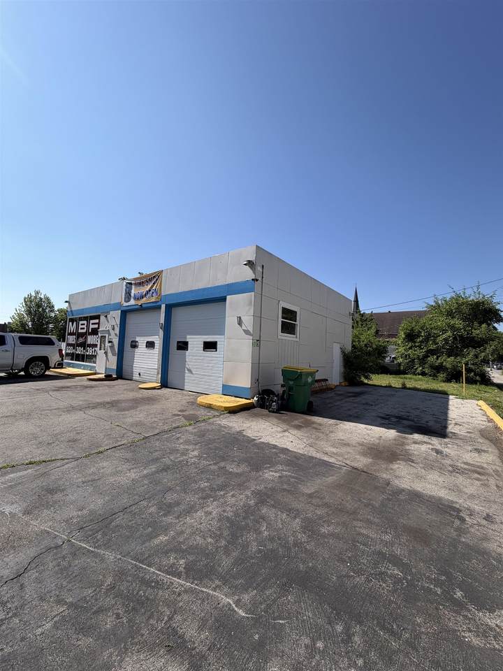 605 Dousman Street - Photo 1
