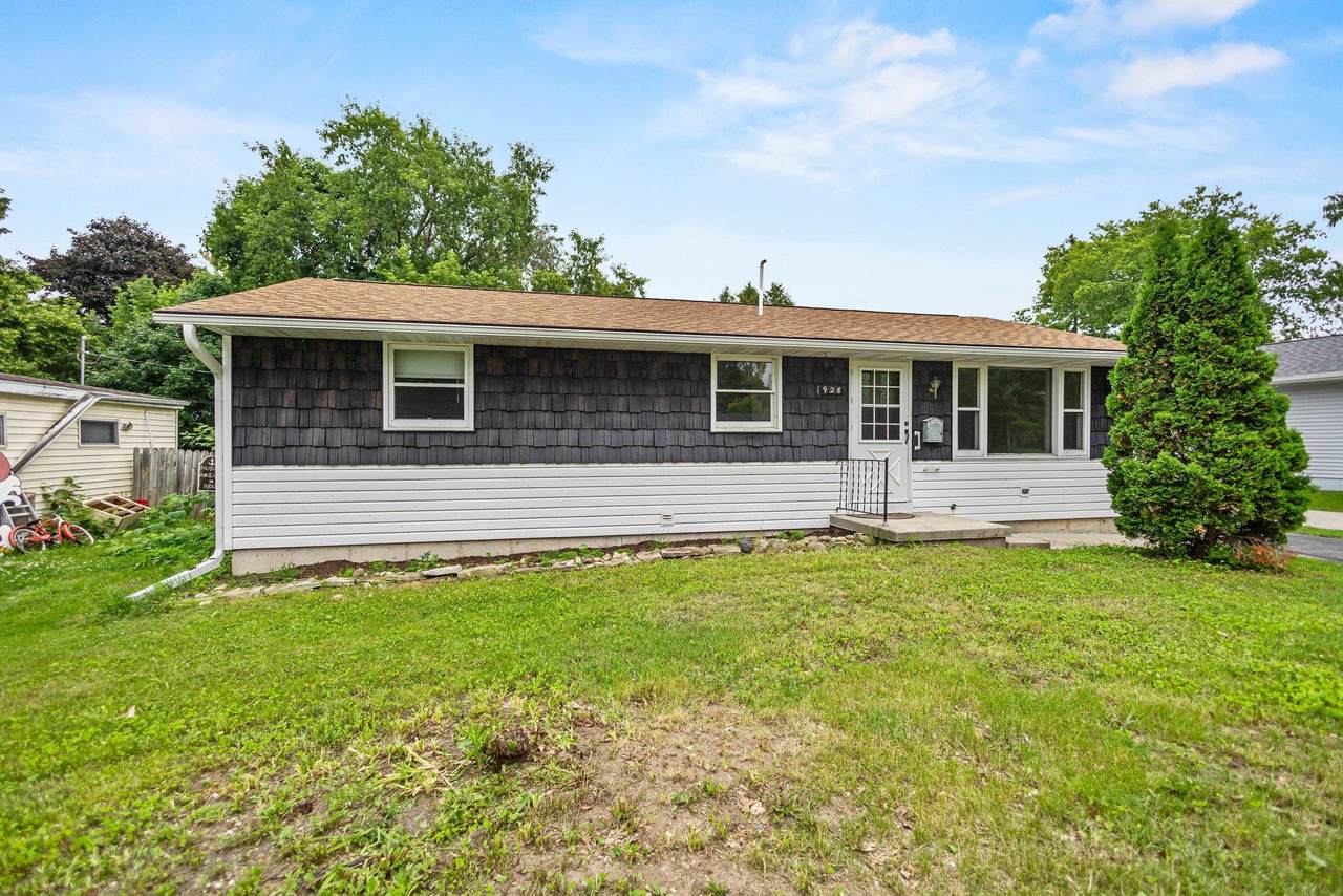 928 6TH Avenue - Photo 1