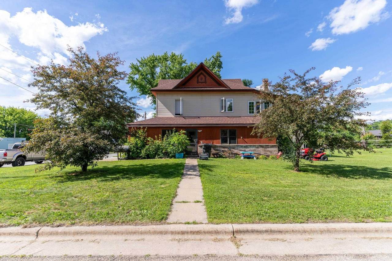 304 4TH Street - Photo 1