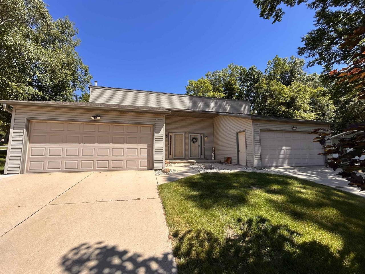 2590 Cherrywood Lane - Photo 1