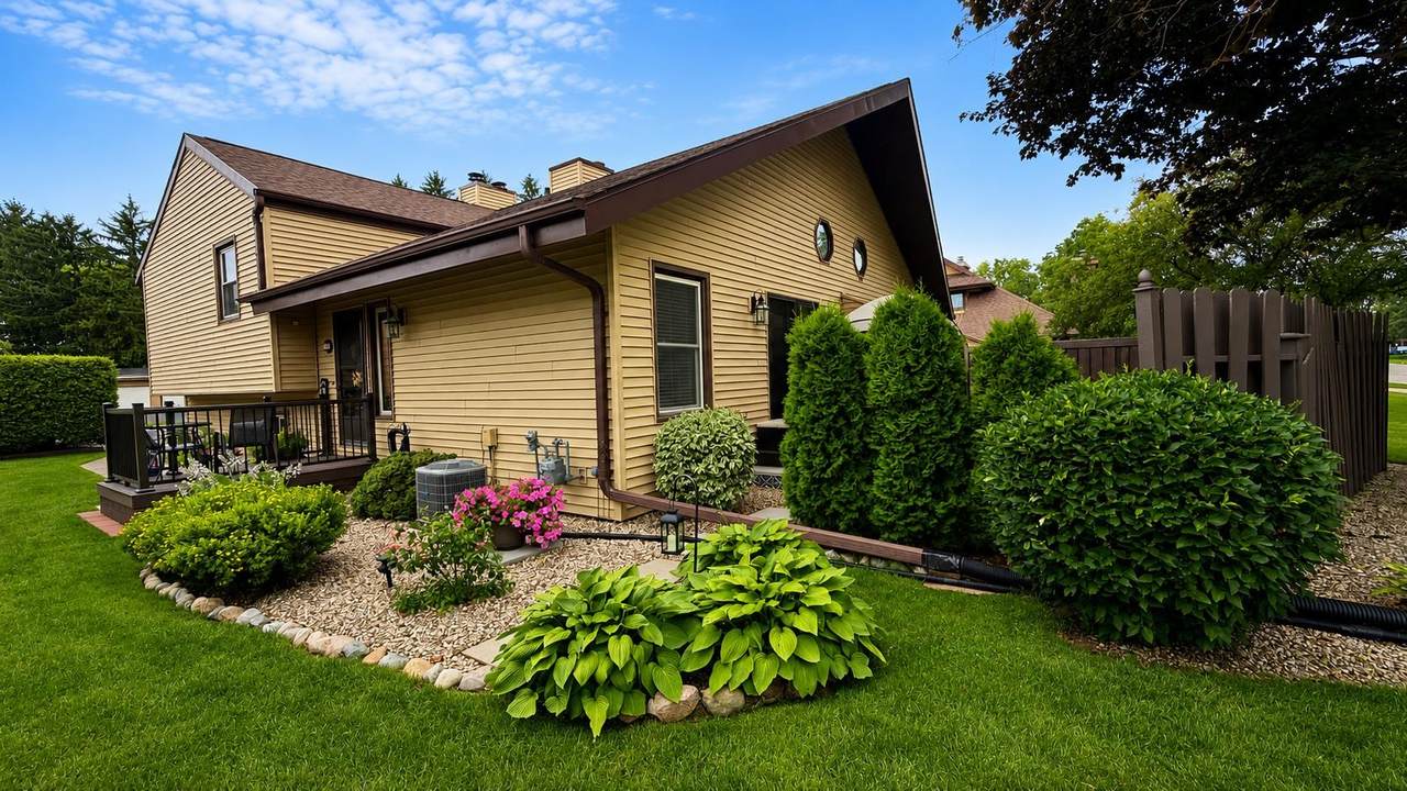 1385 18TH Avenue - Photo 1
