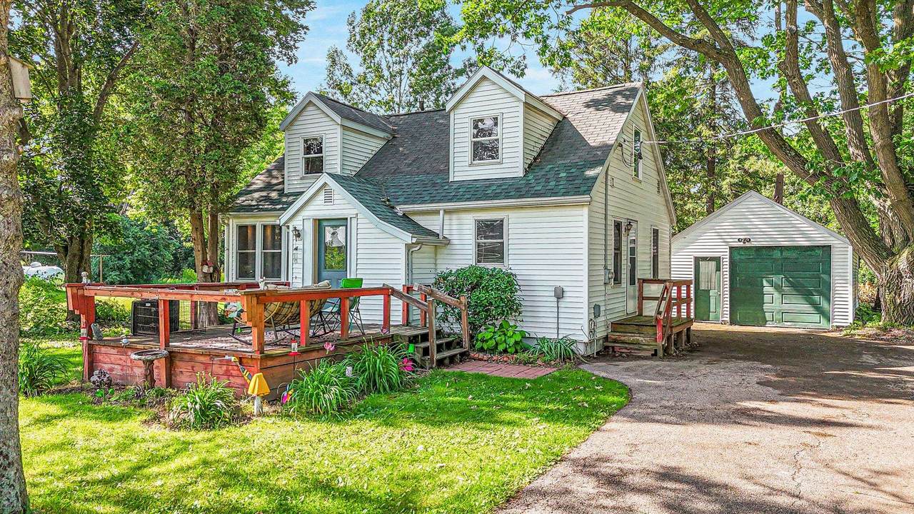 111 Railroad Street - Photo 1