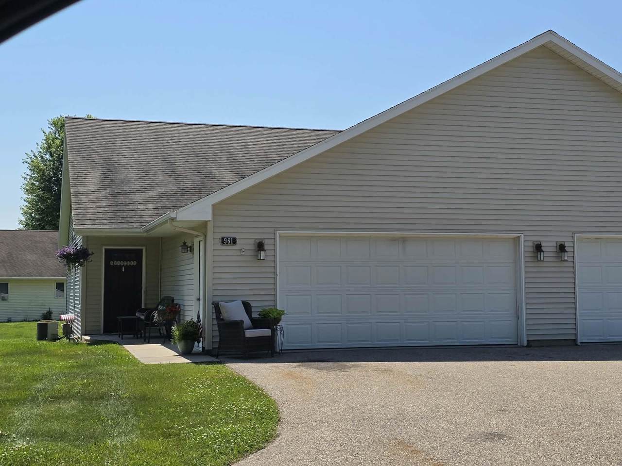 961 Charles Wright Drive - Photo 1