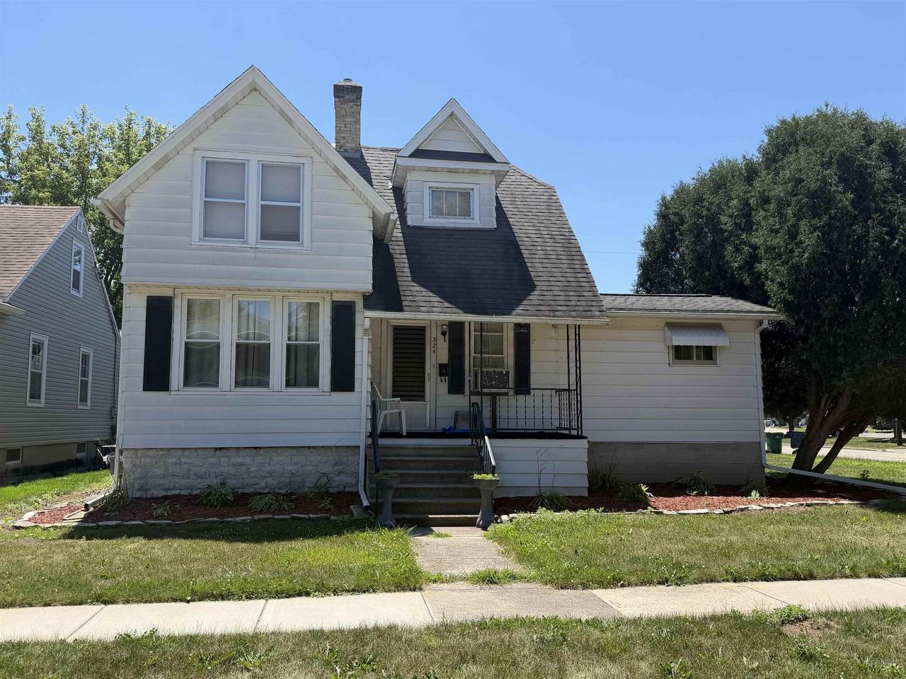 324 8TH Street - Photo 1