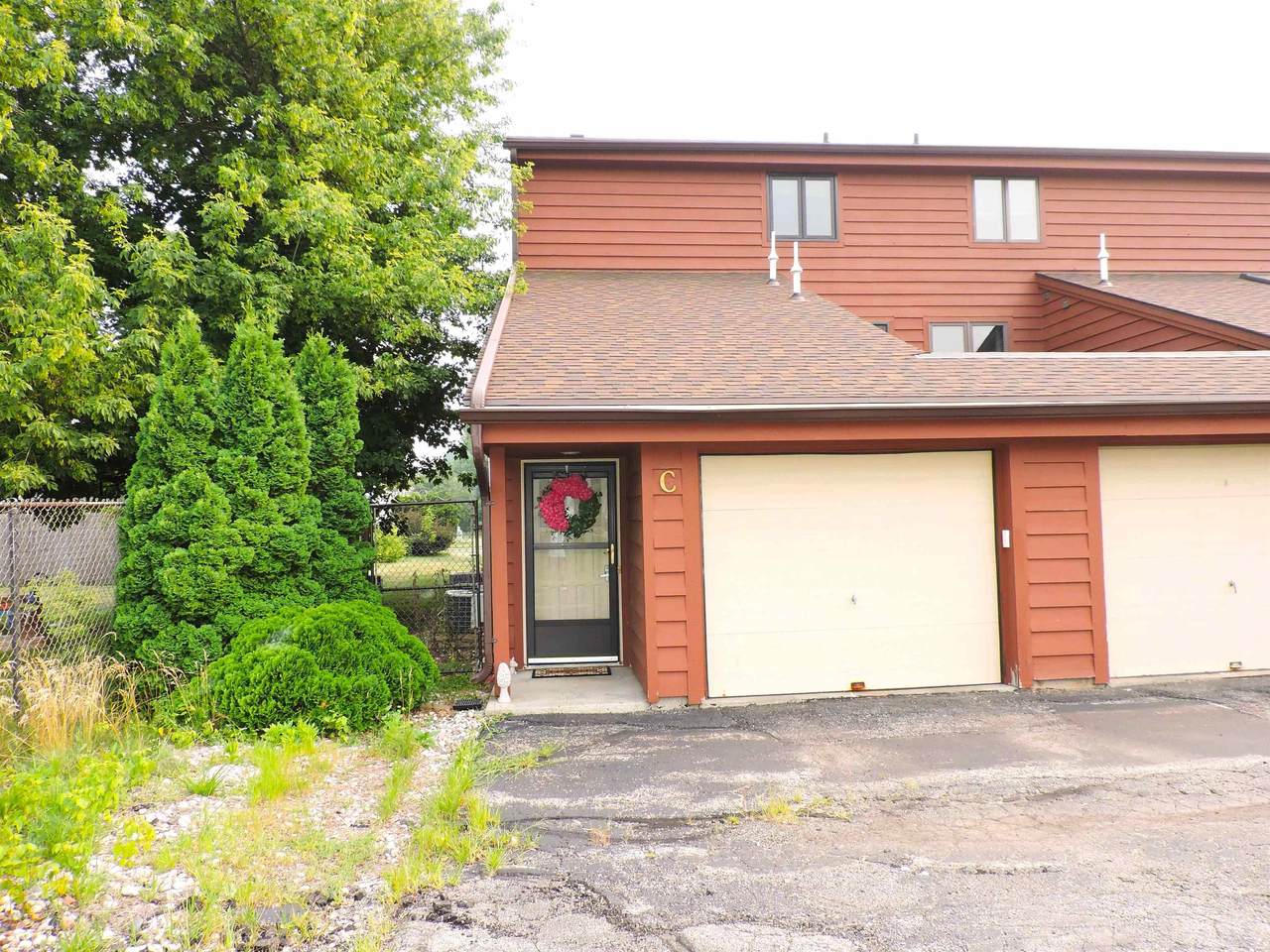 2206 Meadowbrook Court - Photo 1