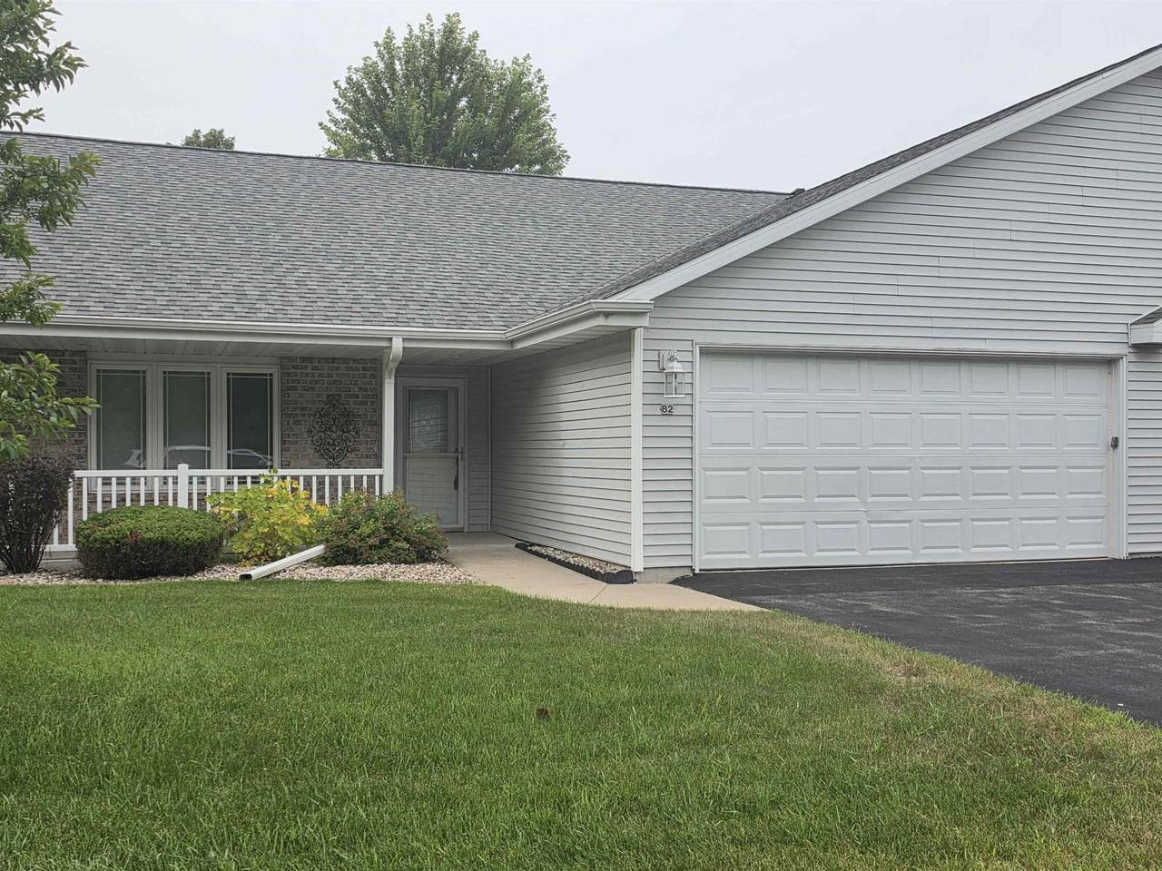 82 Queens Way - Photo 1