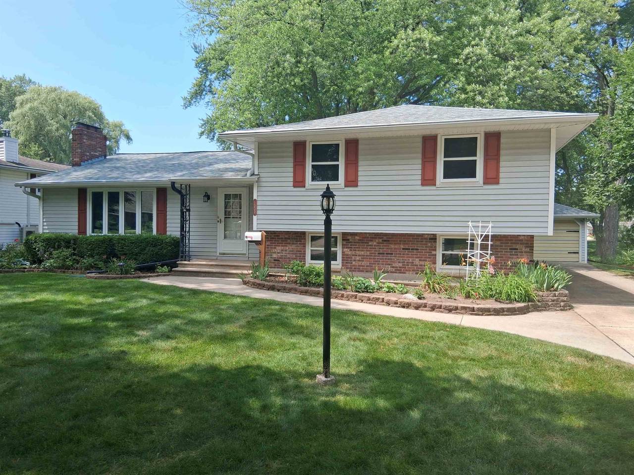 1232 Driftwood Drive - Photo 1