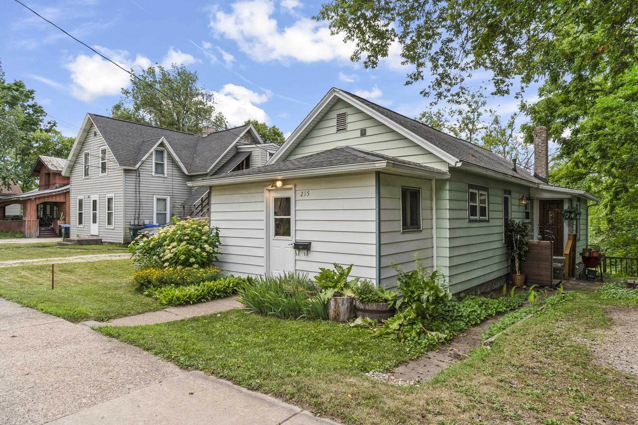 215 Division Street - Photo 1