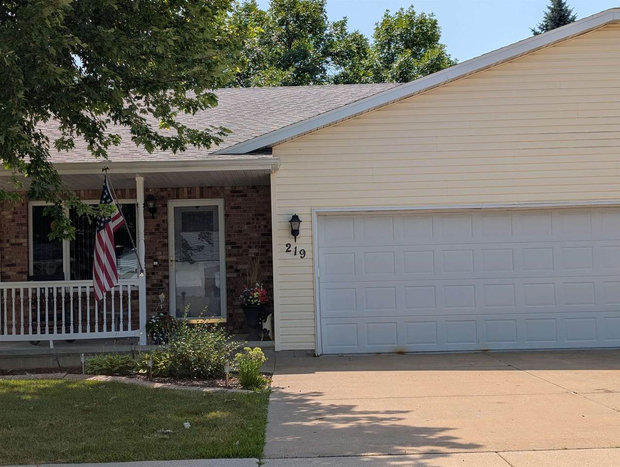 219 Parkside Court - Photo 1