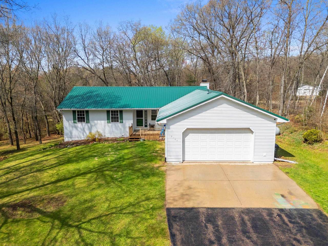 N7163 Cozy Oaks Circle - Photo 1