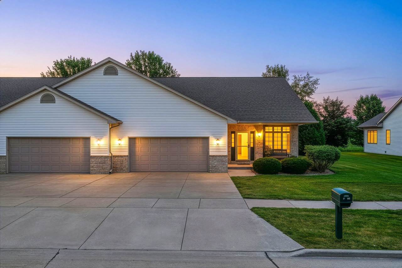 4716 Fallview Lane - Photo 1