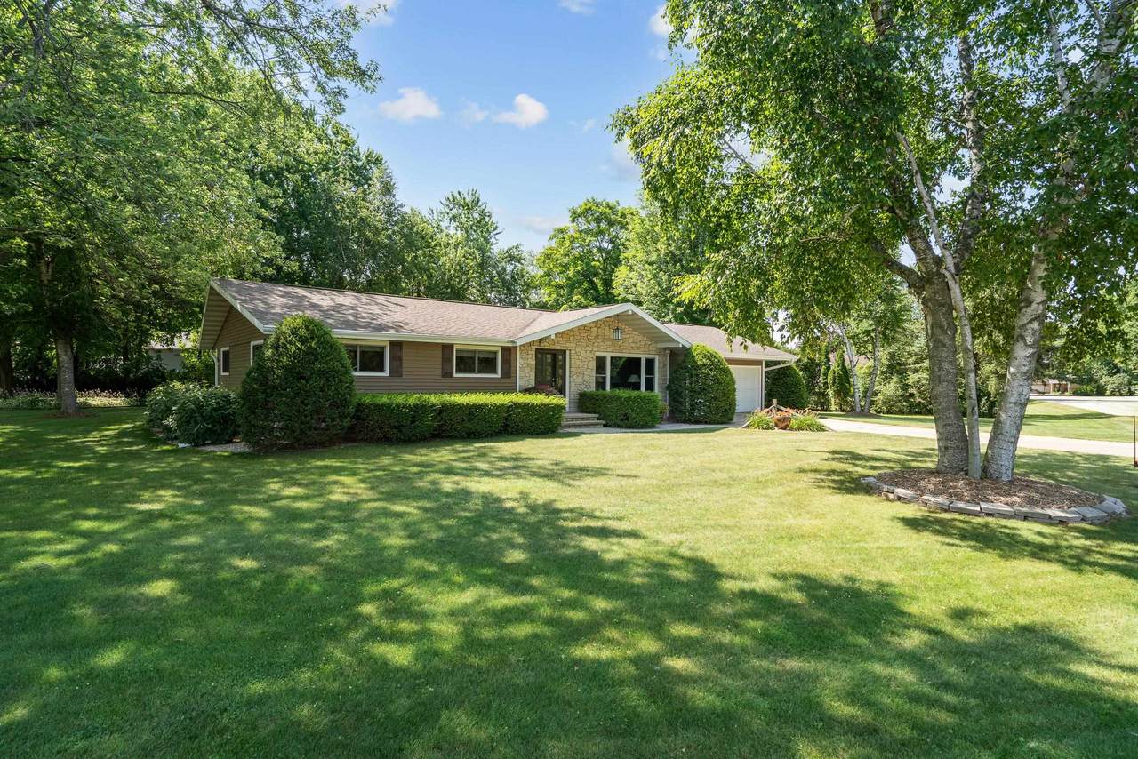 W6462 Lakeview Court - Photo 1