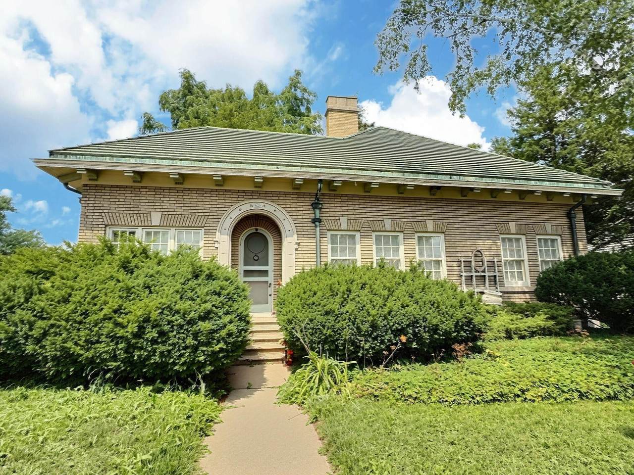 628 Irving Avenue - Photo 1