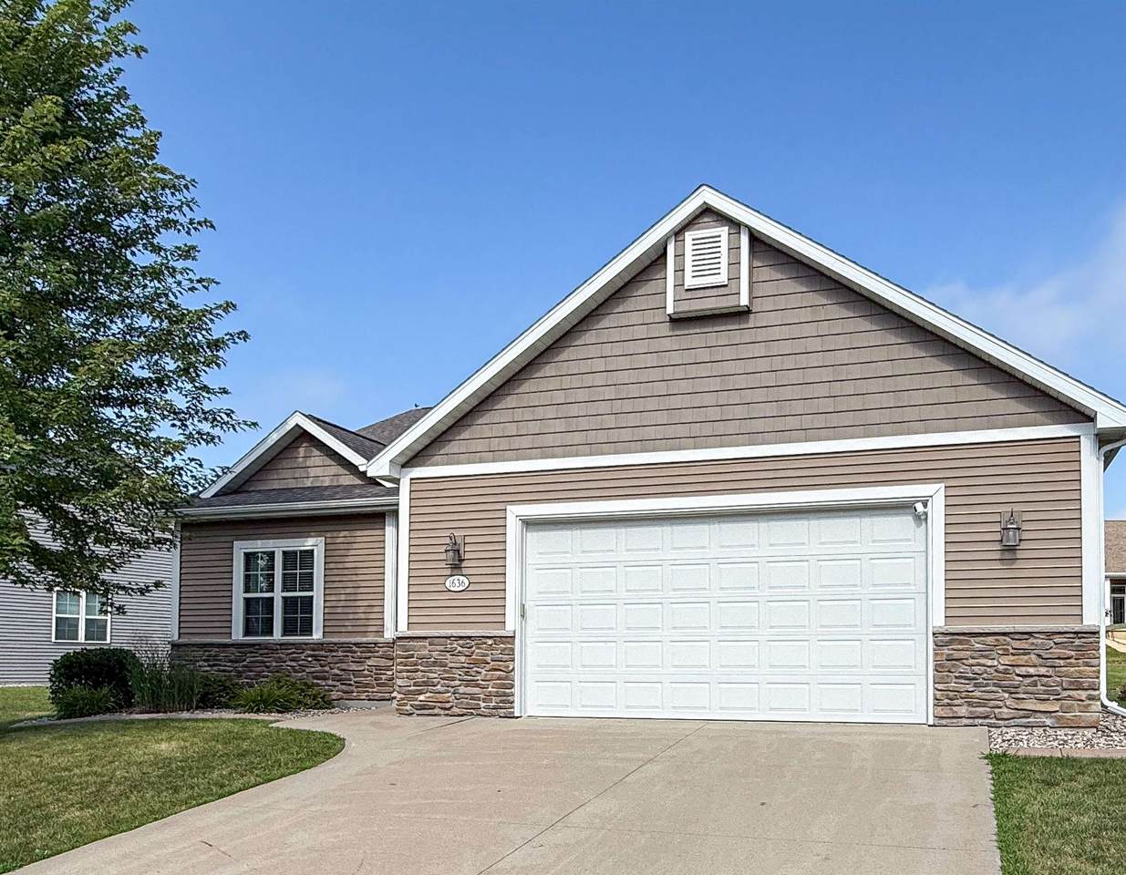 1636 Oak Hollow Lane - Photo 1