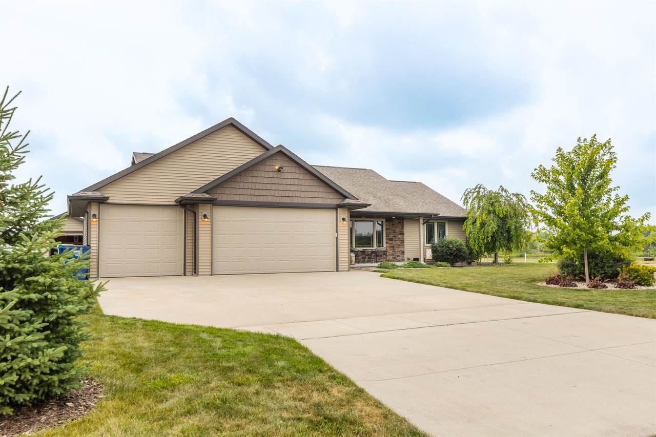 1139 Pisces Place - Photo 1