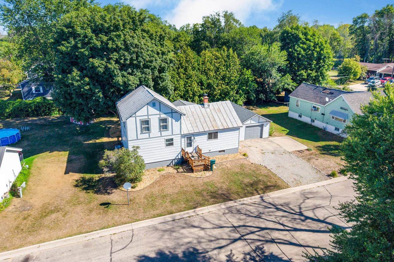 617 4TH Street - Photo 1