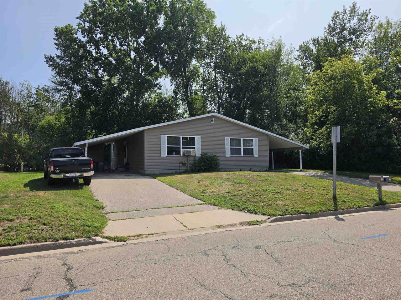 1504 Superior Avenue - Photo 1