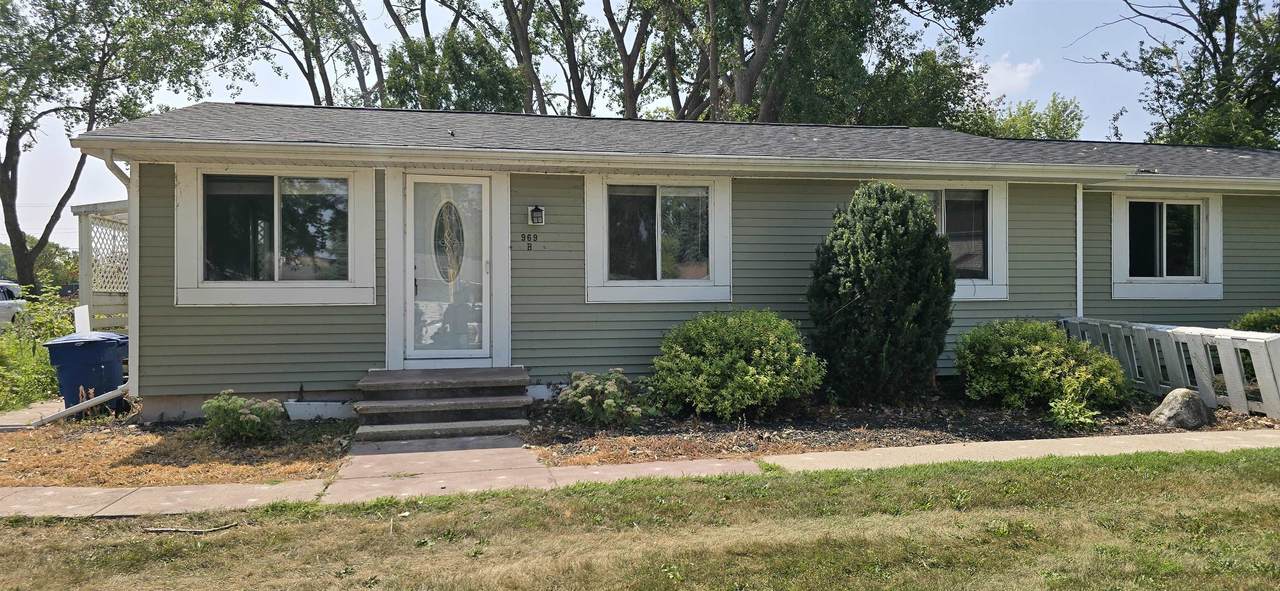 969 7TH Street - Photo 1