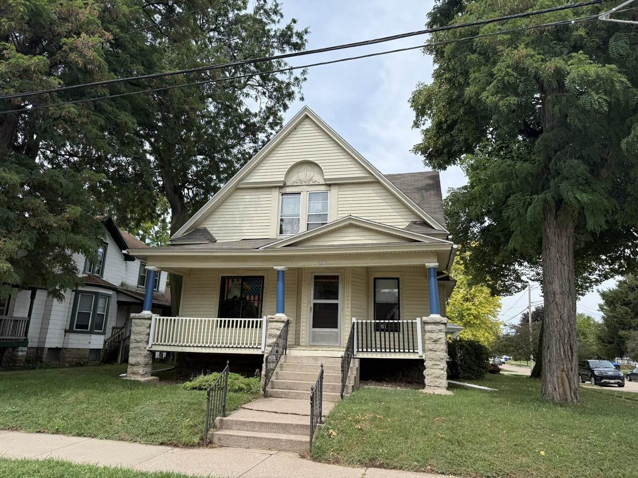 922 Merritt Avenue - Photo 1