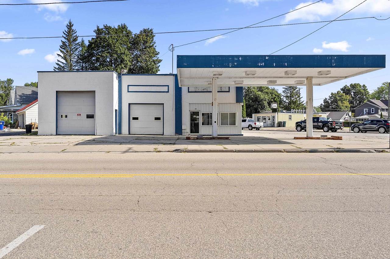 201 Green Bay Street - Photo 1