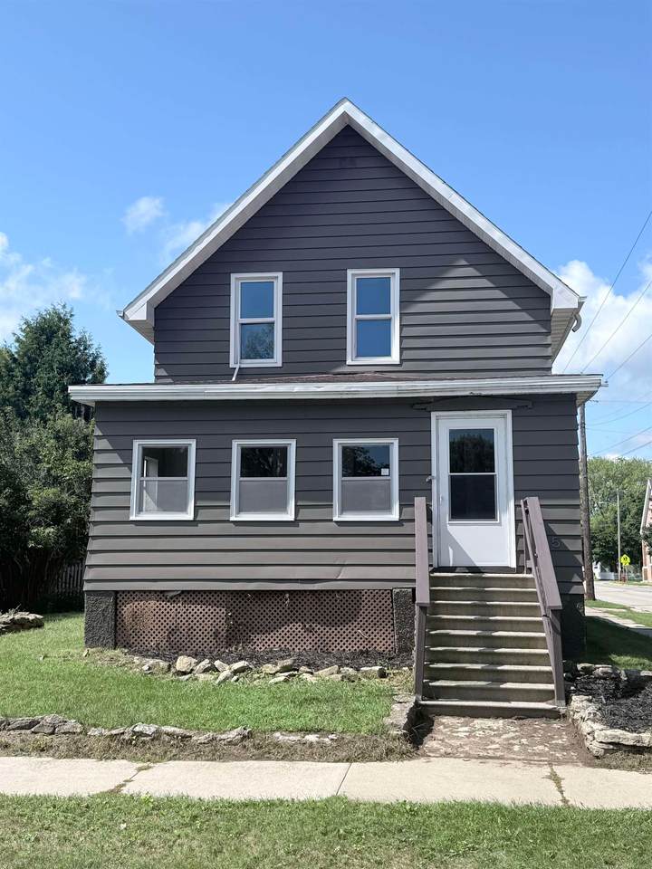 615 Superior Avenue - Photo 1