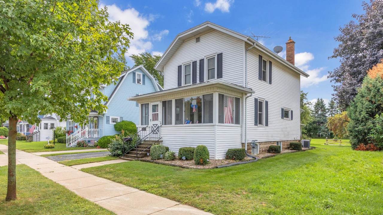 172 7TH Street - Photo 1