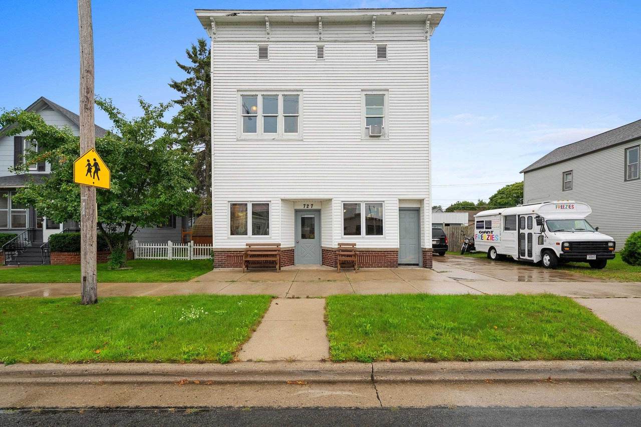 727 Main Street - Photo 1
