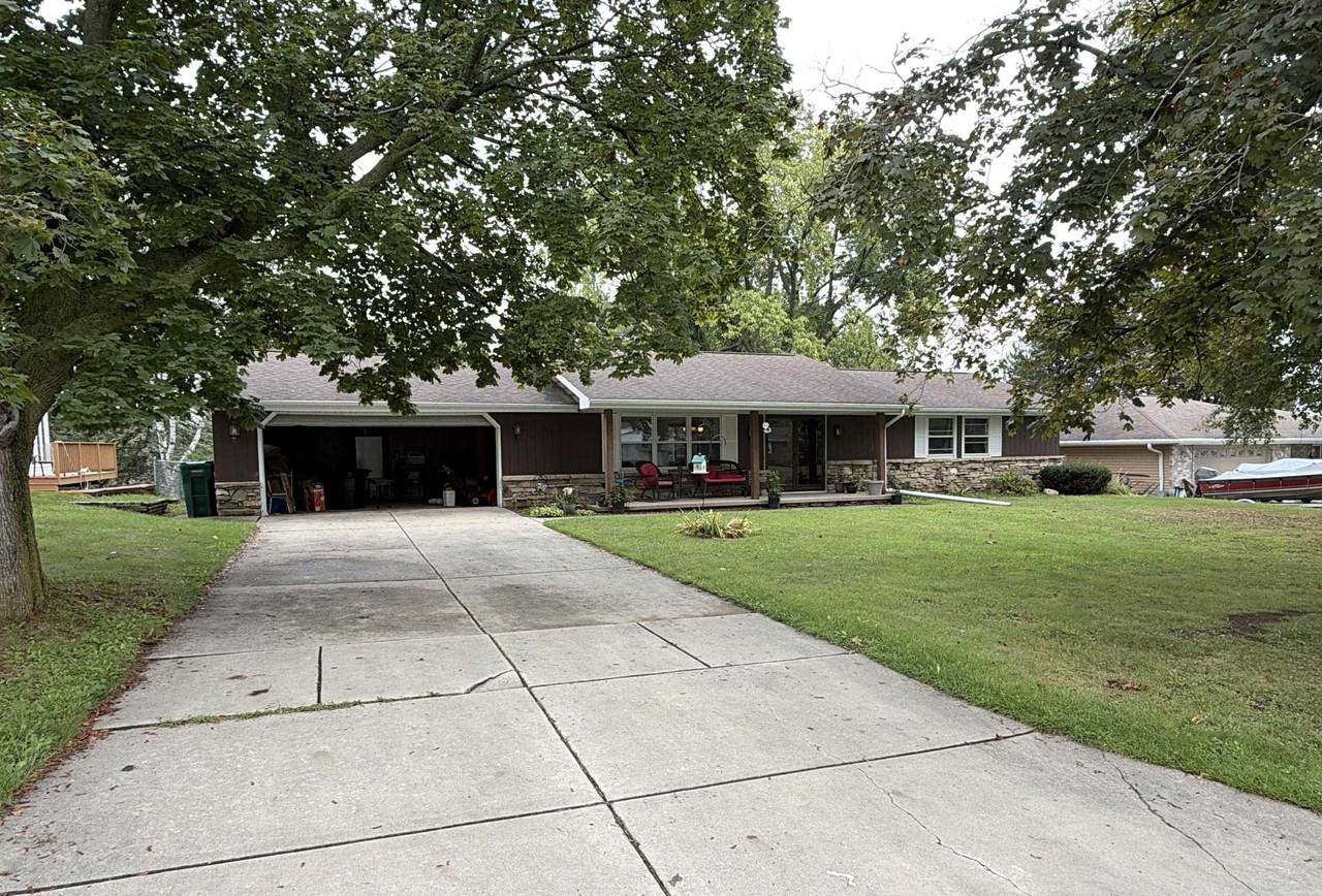 822 Moon Drive - Photo 1