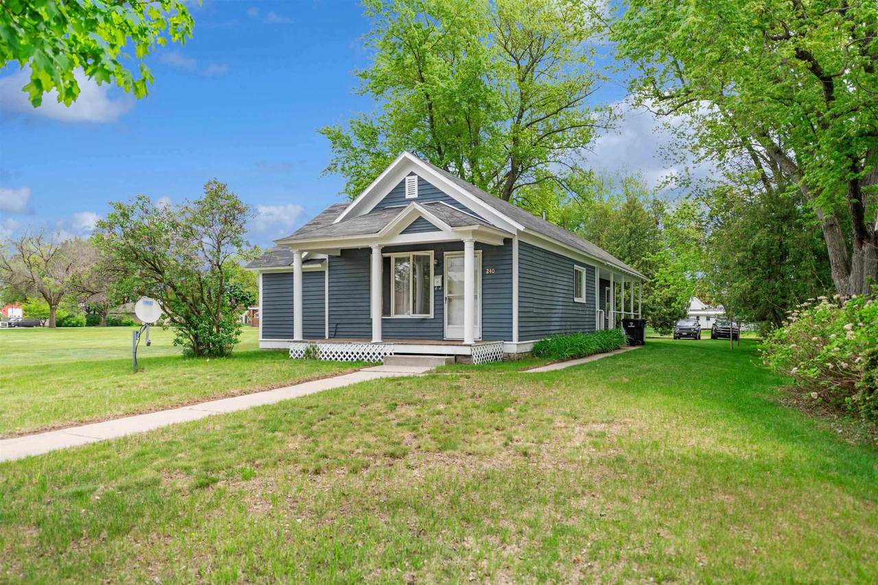 240 Ellis Avenue - Photo 1