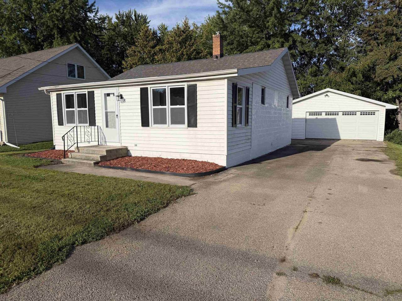 8 5TH Street - Photo 1