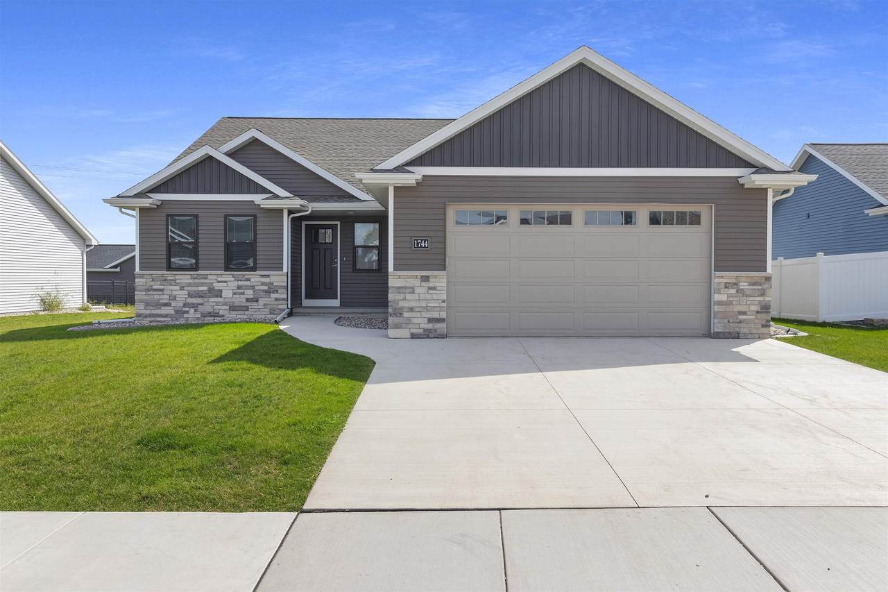 1744 Patriot Way - Photo 1