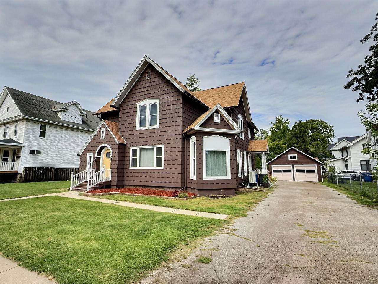 610 Irving Avenue - Photo 1
