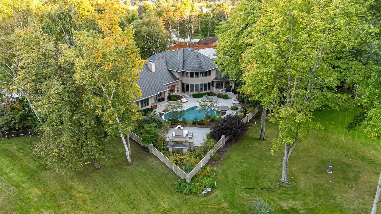 966 Thornberry Drive - Photo 1