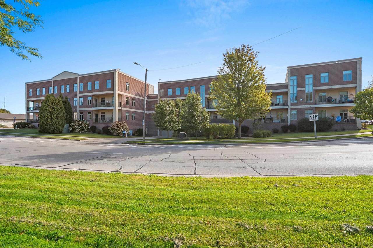 555 Main Avenue - Photo 1