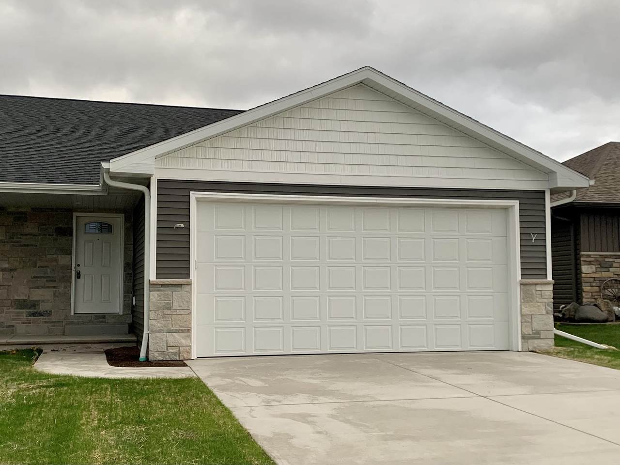 933 Highland Park Road - Photo 1