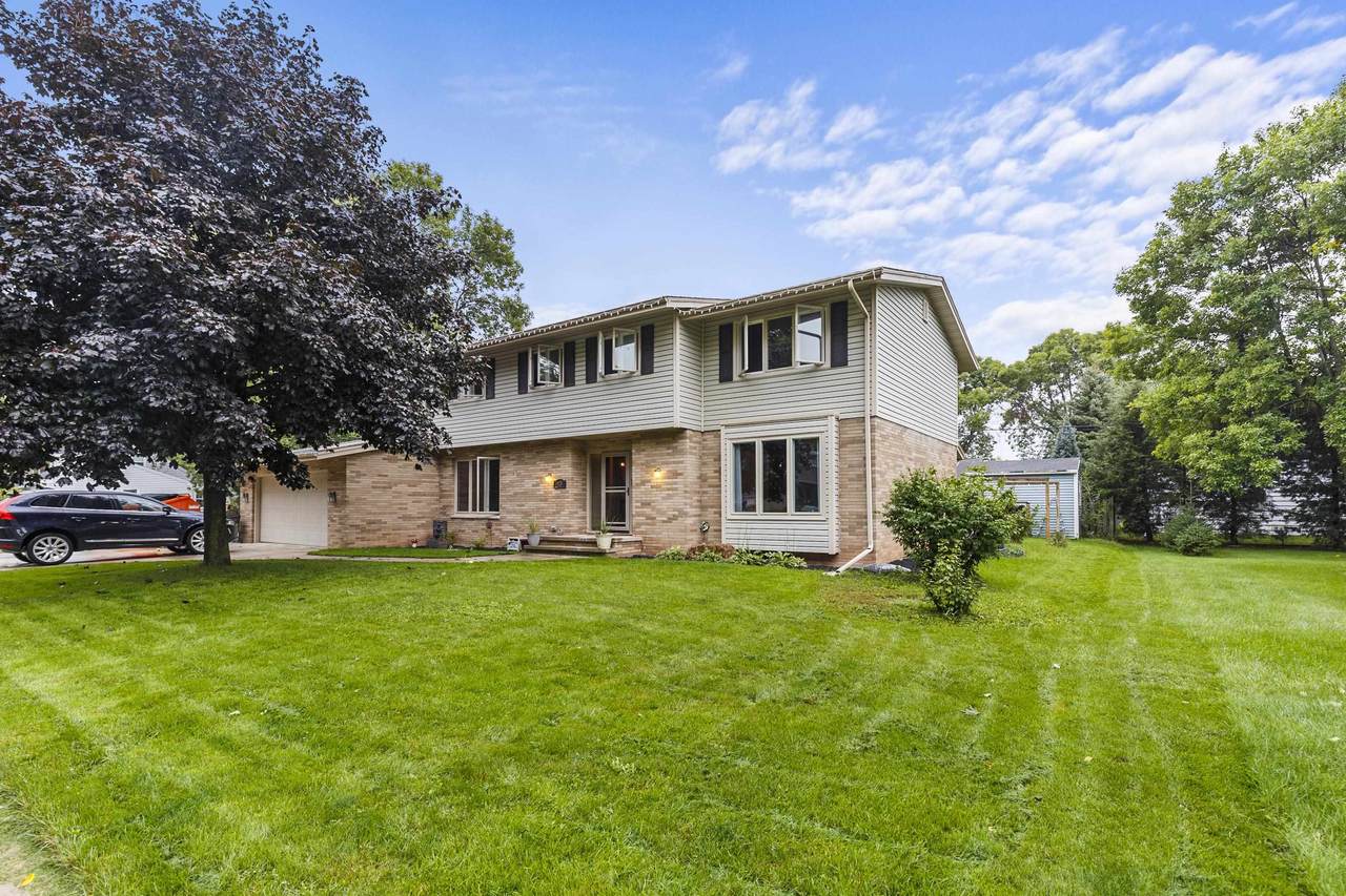 413 18TH Street - Photo 1
