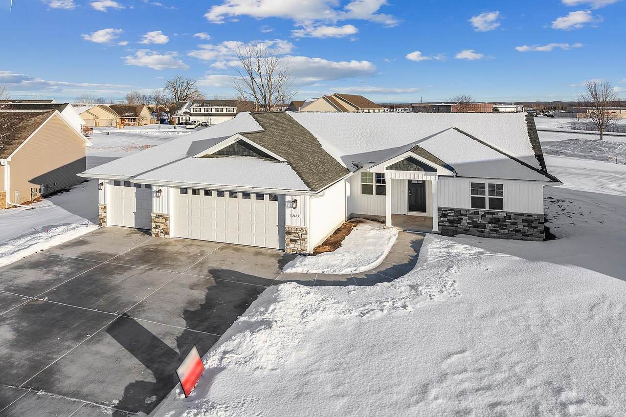 2129 Fox Point Circle - Photo 1