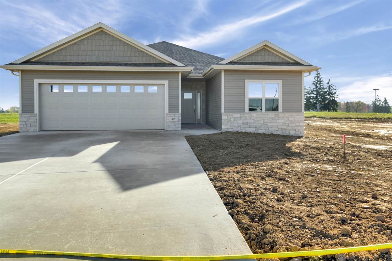 423 Toms Way - Photo 1
