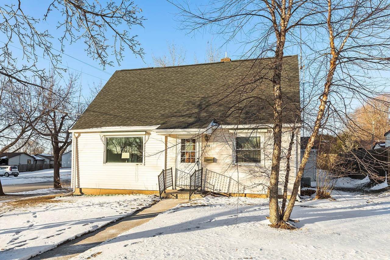 1120 Flambeau Street - Photo 1