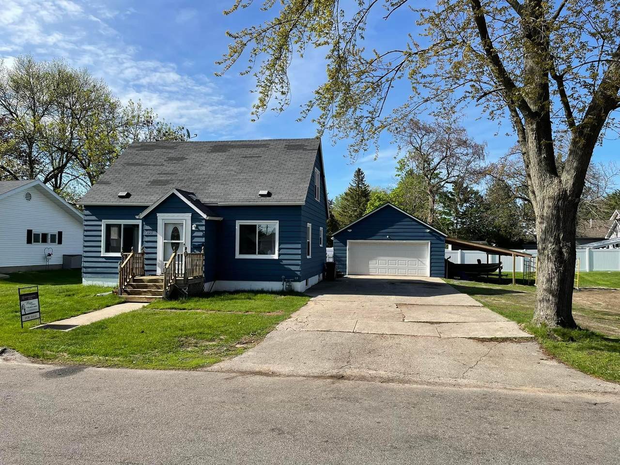 1016 Hosmer Street - Photo 1
