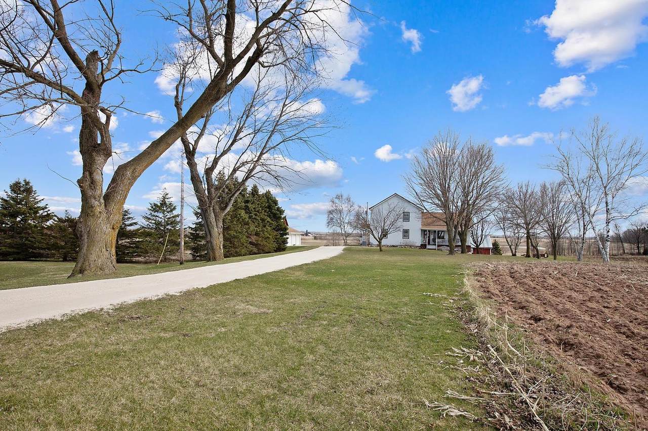 10423 English Lake Road - Photo 1