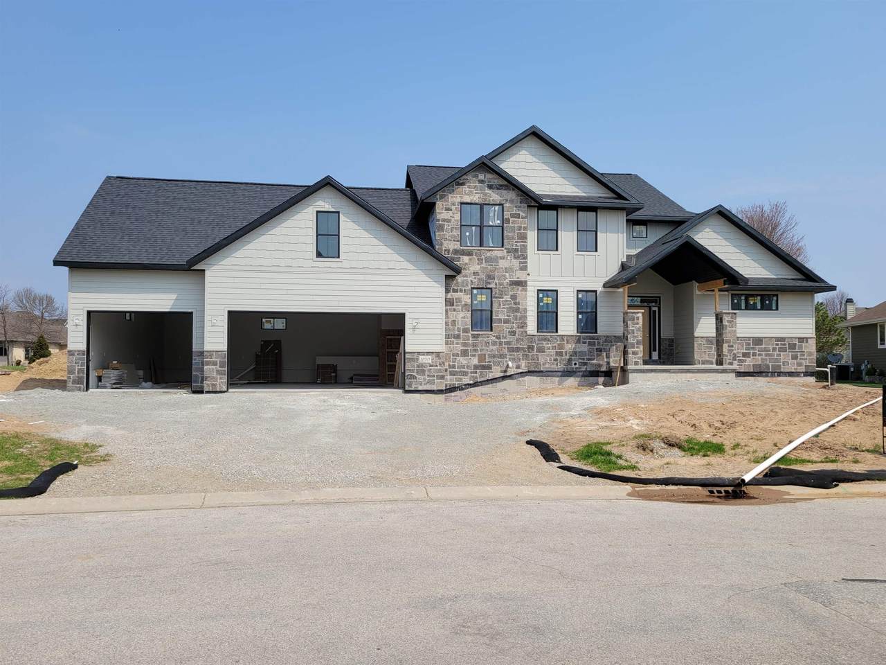 1100 Crown Pointe Circle - Photo 1