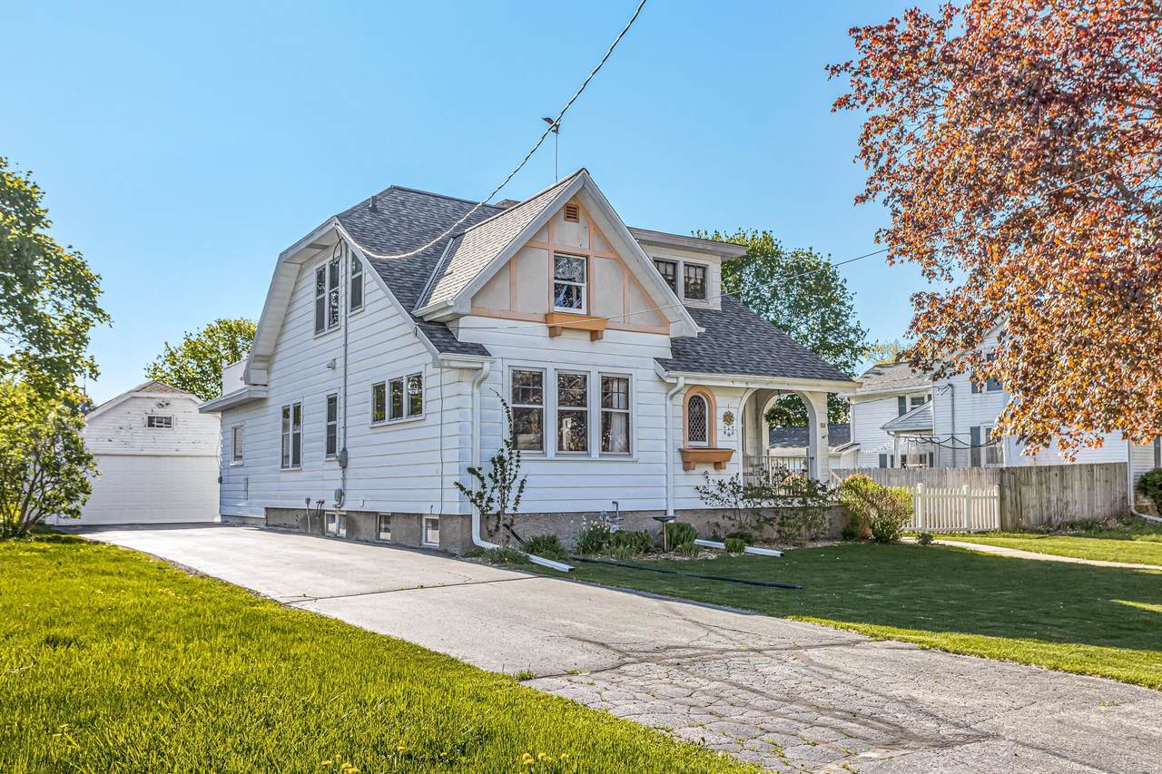 710 6TH Street - Photo 1