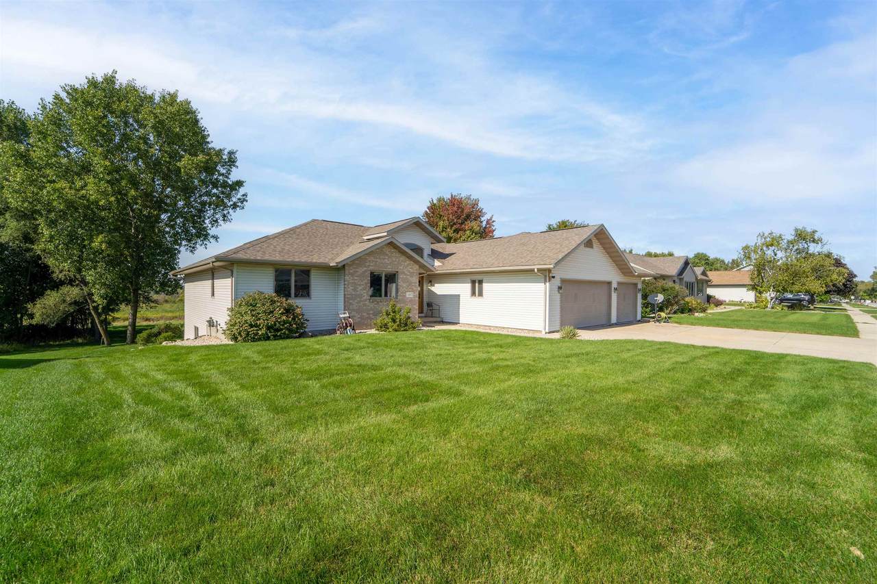 143 Lazy Lake Drive - Photo 1
